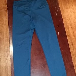 New! Fabletics Capri workout leggings